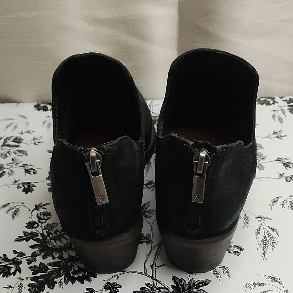Lucky Brand Black Ankle Boots with Chelsea Style - Picture 4 of 11